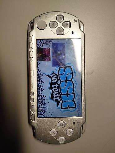 Серебряная PsP 2001 в хорошем состоянии, прошитая, карта памяти на 16