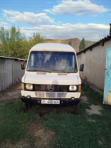 рация для фуры: Грузовик, Mercedes-Benz, Дубль, 3 т, Б/у