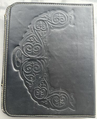 черная майка с бахромой: Чехол для I Pad
Чистая кожа,новая