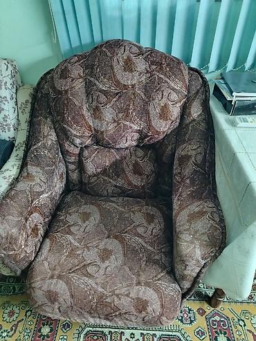 Yumuşaq kreslo 2ededdir satilir normal veziyyetdedir cütü 35m tek
