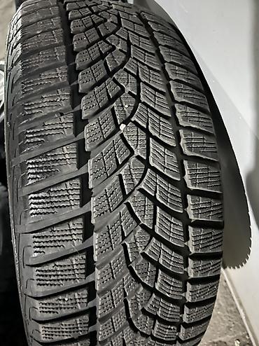 good year: 225\55R17. 5х112 Комплект дисков Dezent на зимней резине Goodyear — 4