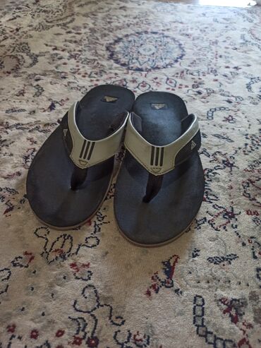 обувь из войлока: Босоножки, сандалии, шлепанцы