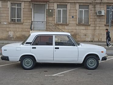 VAZ (LADA): Model: Lada Riva/VAZ 2107 sedan Kuzov: ağ rəng, 4 qapı Yanacaq: benzin — 6