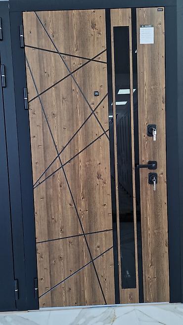 seyif qapılar: Müasir dizaynlı giriş qapısı - Material: metal əsaslı konstruksiya — 1