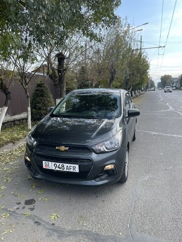 авто в рассрочку без первоначального взноса: Автомобиль Chevrolet Spark серого цвета. Компактный и экономичный