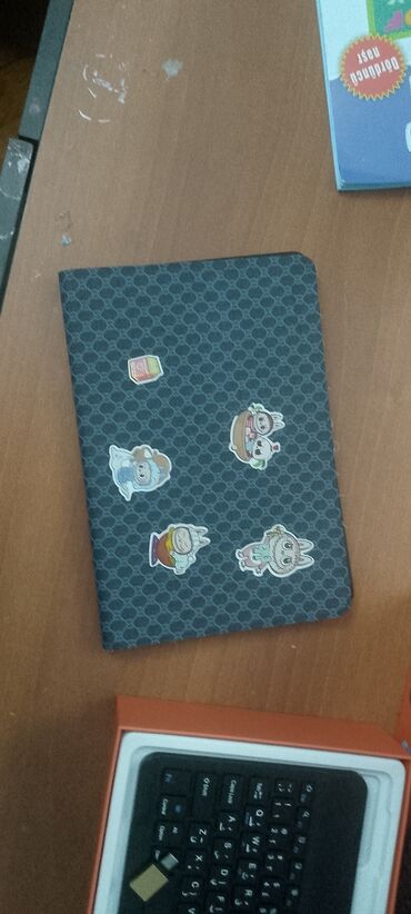 Digər planşetlər: Umiio S10 planşet – klaviatura və siçan ilə Xüsusiyyətlər: - Model — 9