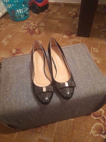 обувь женская 40 размер: Туфли 40, цвет - Черный
