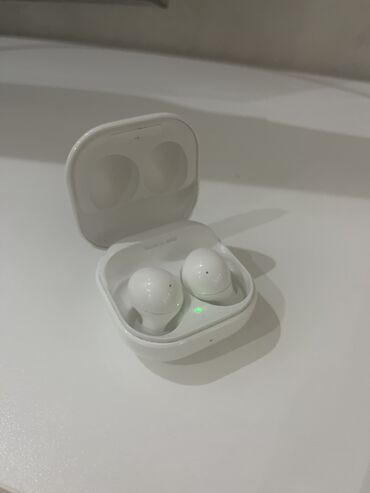 продаю айфон 6: Б/у Беспроводные (Bluetooth) Наушники, Samsung, цвет - Белый