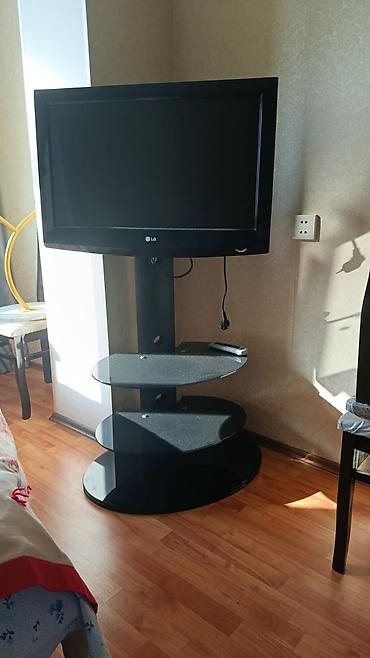 ev mebel: LG LCD televizor + şüşə rəfli döşəmə standı dəsti - Marka/model: LG — 1