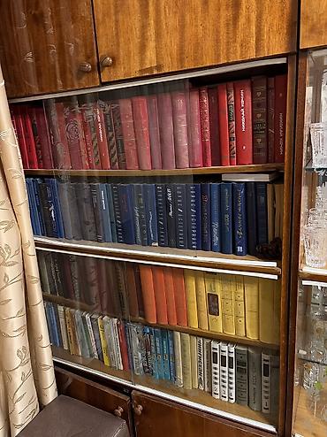 Книги продаю оптом