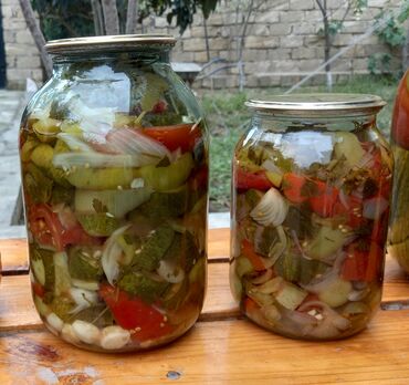 Соления: Salat təmiz ev şəraitndə hazırlanıb 1 kloqramlıq banka 4m münasib