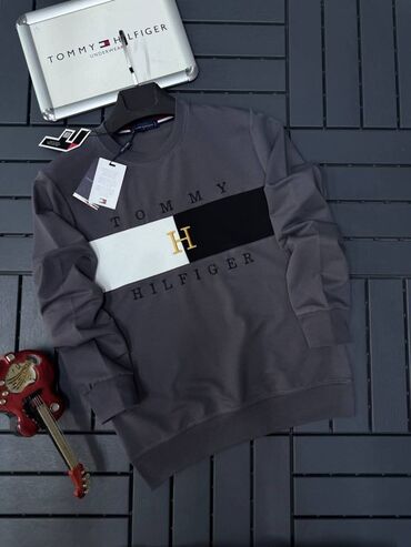 Duksevi: Duksevi 
S m l xl 2xl(pitati za dostupne vel)
Cena 3000 din — 9