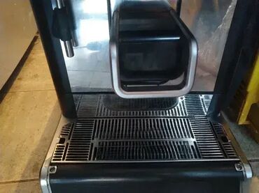 Aparati za kafu: Potpuno ispravan Profesionalni cafe aparat koji se prikljucuje na — 5