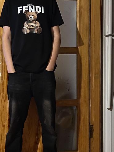 oversize şalvar: Qara qısaqol köynək – ön hissədə iri “ROMA FENDI” yazısı və mərkəzdə — 1