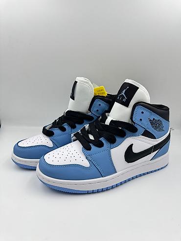 Кроссовки и спортивная обувь: Продаю оптом, качественная женская обувь. Разных моделей и размеров — 25