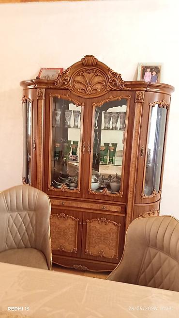 plastik qapı və pəncərələr: Klassik dizaynlı vitrin-bufet - Material: MDF/taxta əsaslı karkas — 2