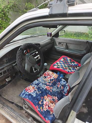 салон е46: Mazda 626: 1990 г., 2.2 л, Кол менен иштөөчү, Бензин, Седан — 6