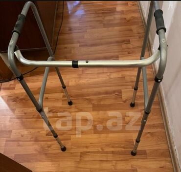 cəlik: Yeriş çərçivəsi (walker) - Material: yüngül, möhkəm alüminium