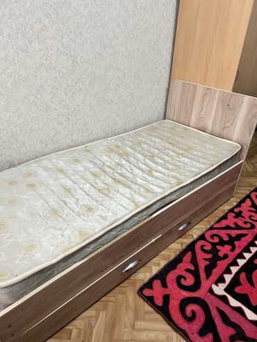 детский спалний: Продается односпальная кровать. Дно можно заменить. Находимся в 5