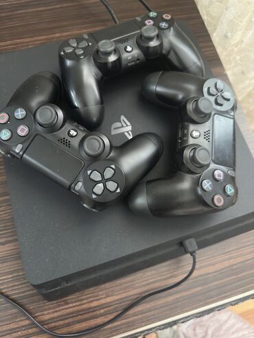 playstation 4 ucuz: Ela veziyetdedir 
3 joystick verilir