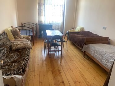 kürdəxanı kirayə ev: 1 nömrəli məktəbin qarşısı. 2 otaqlıdır. Max 5 nəfər qalına bilər( Hal