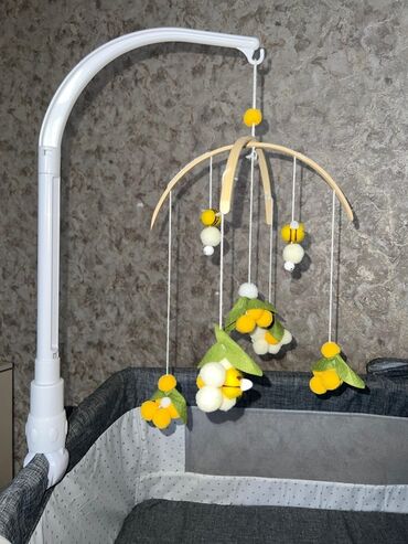 Beşiklər: Oğlan və qız üçün, Dördbucaq, Beşik, Dəst ilə, Matras ilə, Yellənmə mexanizmsiz — 4