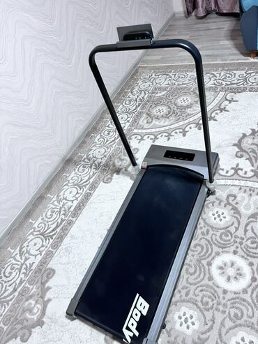 CD, DVD disklər və kassetlər: Yürüş qaçış aparatı – Body tipli kompakt treadmill - Ev və ofis