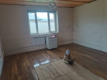 сдаю пол дома рабочий городок: 30 м², 1 комната