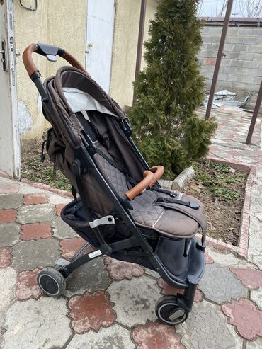 коляска peg perego: Коляска, цвет - Черный, Б/у