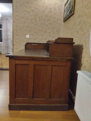 Ofis masaları: Qədimi yazı masası. (XIX əsrin sonu - XX əsrin əvvəli) İri — 8