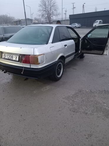 шлив машина: Audi 80: 1.8 л, Механика, Бензин, Седан