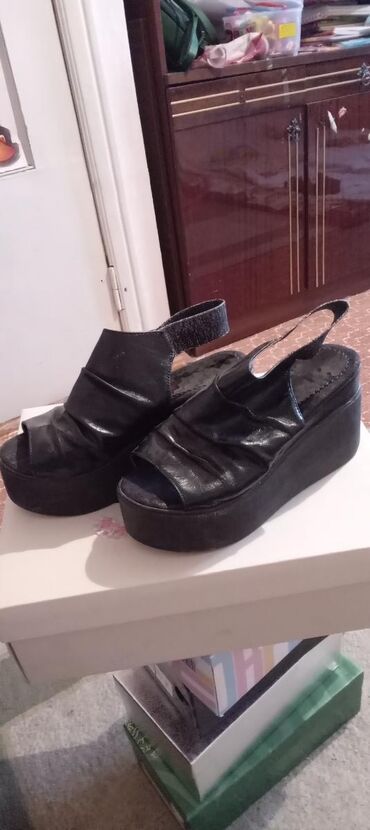 турецкая обувь бишкек: Турецкие босоножки. Б/у 
Покупали за 2500- отдам за 1500 с размер 38