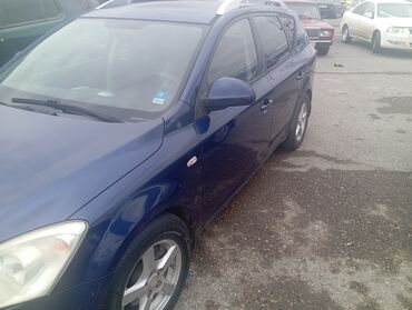 Kia: Kia cee’d SW (universal), tünd mavi rəng. - Kuzov: 5 qapılı — 9