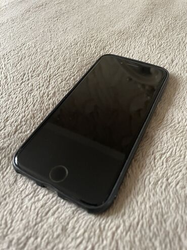 Apple iPhone: IPhone 7, 32 GB, Jet Black, Barmaq izi