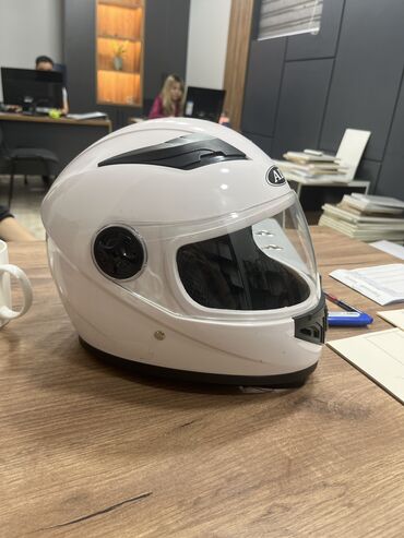 Шлемы: Продаю мотошлем 2700 б/у Есть черный визор и шарфик Брал новую