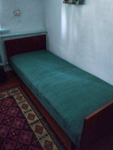 кухоная мебель: Кровать, Б/у