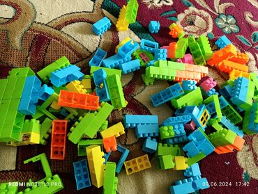 игрушки для девочек 8 лет: Продаю кубики конструктор