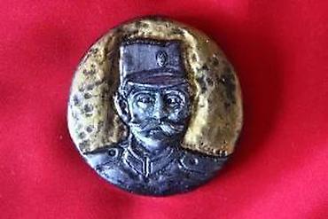 Značke, ordenje i medalje: GIPSANI MAGNET ZA FRIŽIDER VOJA TANKOSIĆ RUČNI RAD | Magnet za — 10