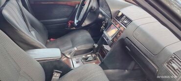 Mercedes-Benz: Mercedes-Benz sedan (W202/C-Class) – be mühərrikli Xüsusiyyətlər: - — 6