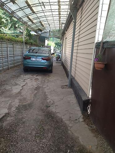дом с: Продаётся половина частного дома с двором и навесом. Характеристики — 2