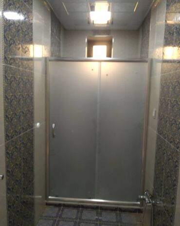 Duş kabinaları, arakəsmələr: Yeni Arakəsmə, Pulsuz çatdırılma — 20
