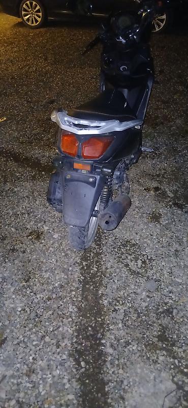 skuter elektrik: Qara rəngli şəhər skuterı - Mühərrik: benzinli, hava ilə soyudulan — 2