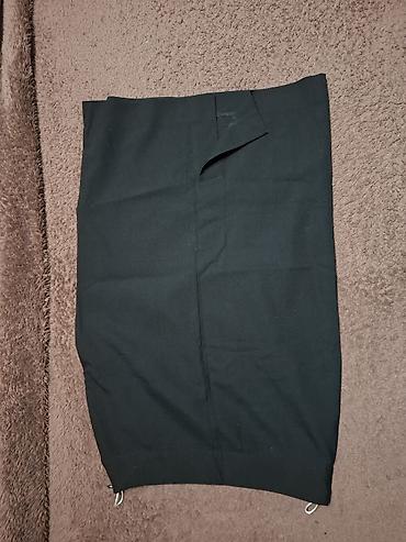ženski satovi sa cirkonima: Zara Basic suknja klasičnog, uskog kroja u crnoj boji. Model je — 3