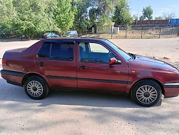 w210 55: Volkswagen Vento: 1992 г., Седан — 1