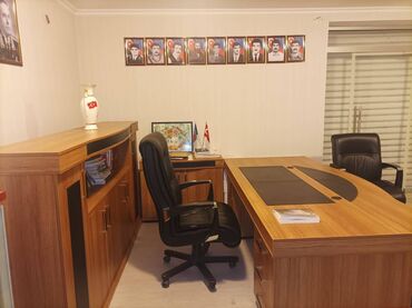 Ofislər: Neftçilərdə yerləşən ümumi sahəsi 500 kv,m olan,2 otağlı obyekt — 12