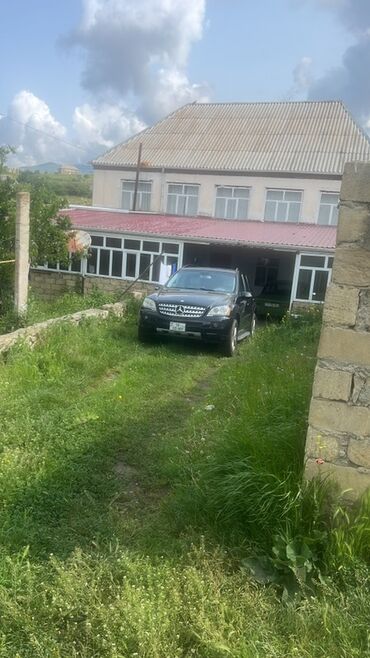 Mercedes-Benz: Qara rəngdə olan Mercedes-Benz ML 350. Krossover avtomobil rahat və lalafo.az -da Mercedes-Benz: Qara rəngdə olan Mercedes-Benz ML 350. Krossover avtomobil rahat və
