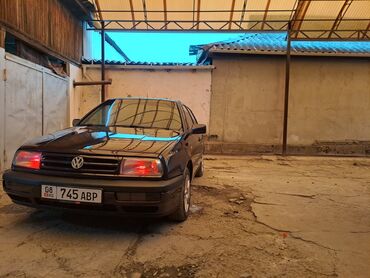 талас авто гольф: Volkswagen Vento: 1994 г., 1.8 л, Механика, Бензин, Седан