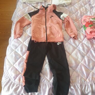 Donji delovi trenerke: Trenerke za devojcice decije pitajte za cene brojevi su uslikani — 3