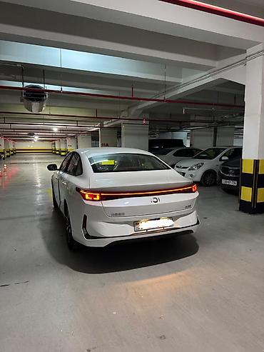 byd diskleri: AİWAYS A5 elektrik sedan - Kuzov: sedan, ağ rəng, aerodinamik — 2
