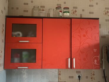 настенный шкаф для ванной комнаты: Кухонный гарнитур, Б/у, цвет - Красный, ДСП, Самовывоз